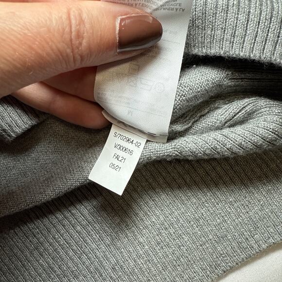 Banana Republic Womens Medium Sweater Gray Long Sleeve Modal Blend V Neck EUC - Picture 8 of 12